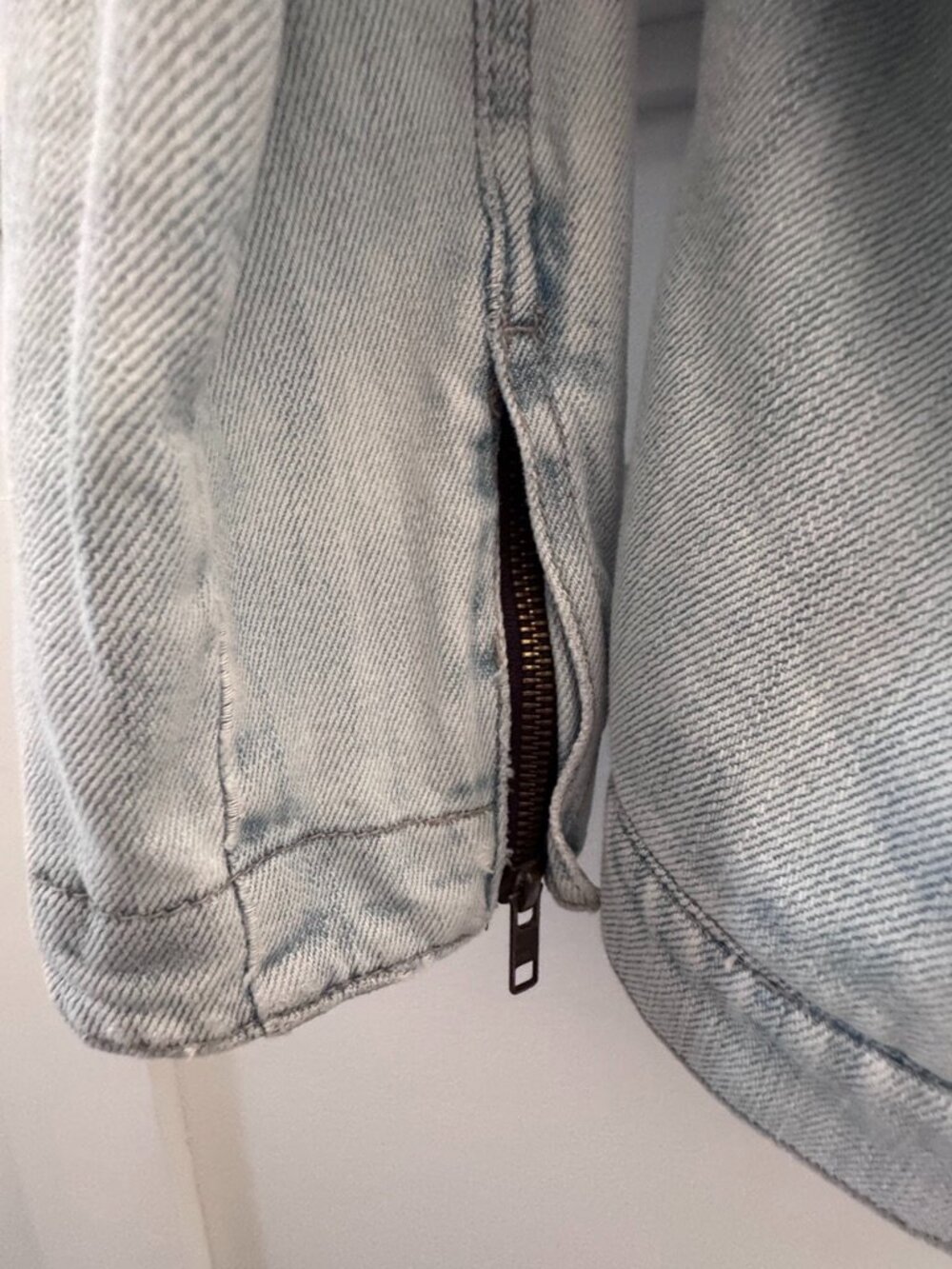 GAP Light Wash Denim Moto Women's Jacket XS Distressed Zip Jacket,Good Condition - Picture 8 of 11